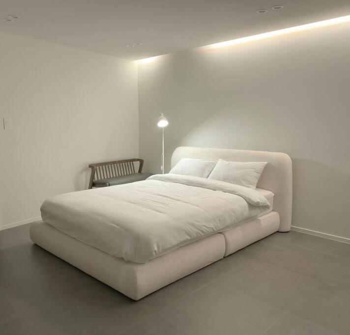 Yongsan, Samgakji & Yongsan Station, Premium Apartment Seoul