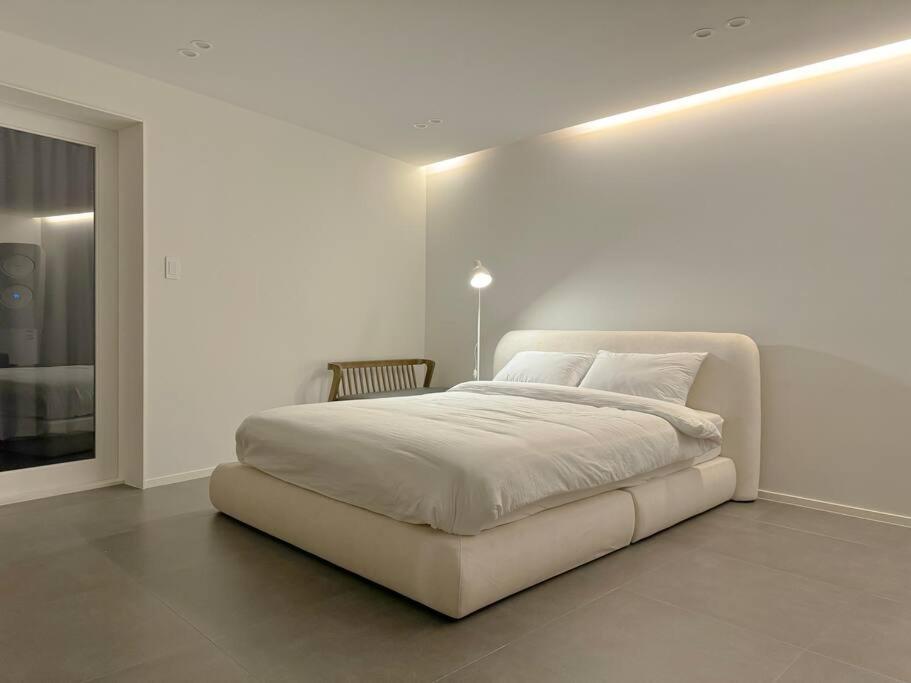 Apartment Yongsan, Samgakji & Yongsan Station, Premium Seoul
